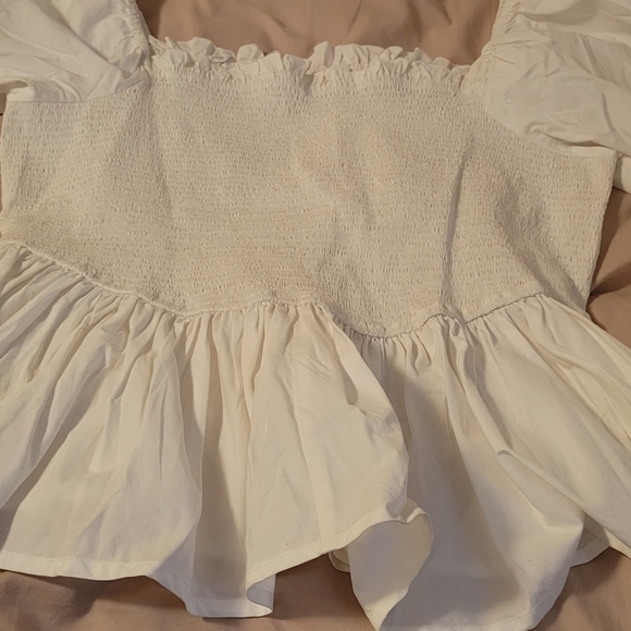 White elasticated top. - Picture 2 of 5